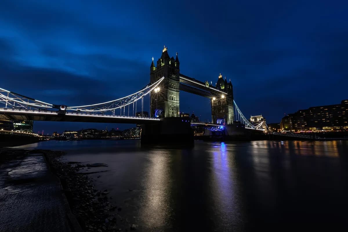 tower bridge, river, london, river thames, london bridge, illuminated, night sky, england, bridge, tower, landmark, architecture, city, uk, travel, building, tourism, europe, famous, thames, city