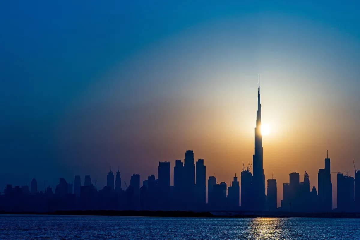 dubai, skyline, uae, emirates, cityscape, skyscrapers, buildings, silhouette, water, sea, downtown, tourism, sun, backlighting, landmark, famous, nature, city